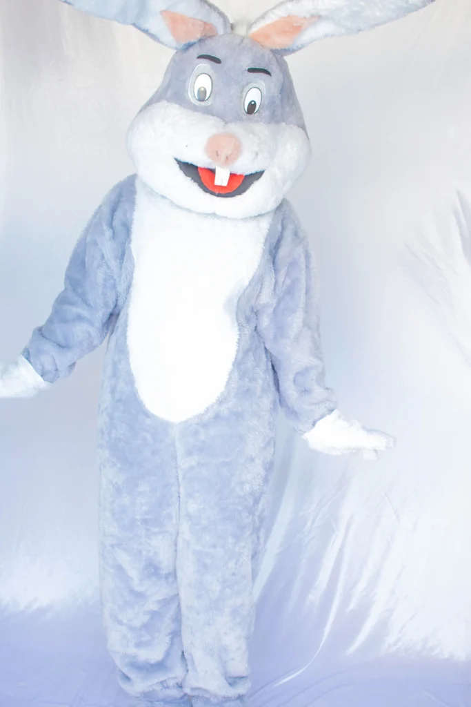 contratar coelho da pascoa cinza e branco