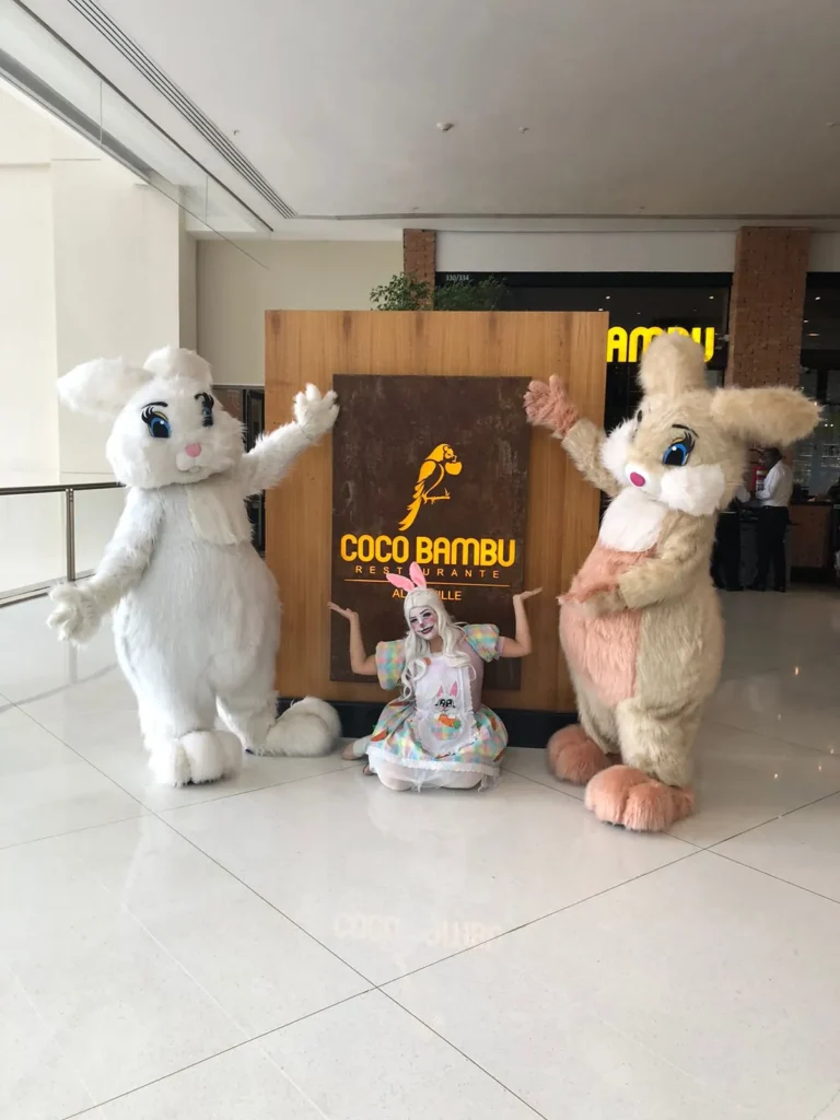 Coelho da Páscoa no Coco Bambu no Shopping Iguatemi