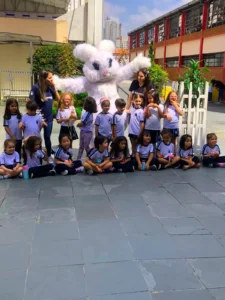 coelho da pascoa no colegio civitatis