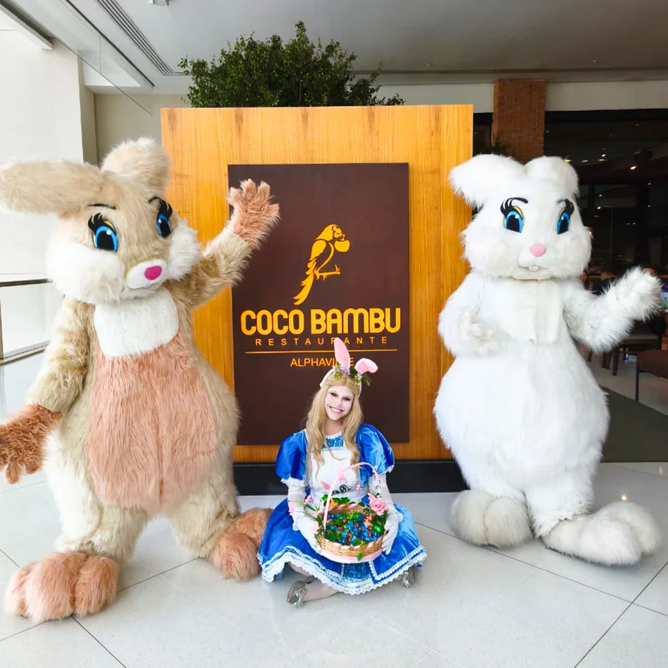 quipe de Coelhos da Páscoa para contratação em eventos no Coco Bambu Alphaville