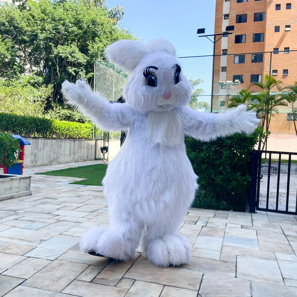 Selfie do Coelho Branco Personagem Vivo com convidados em festas infantis